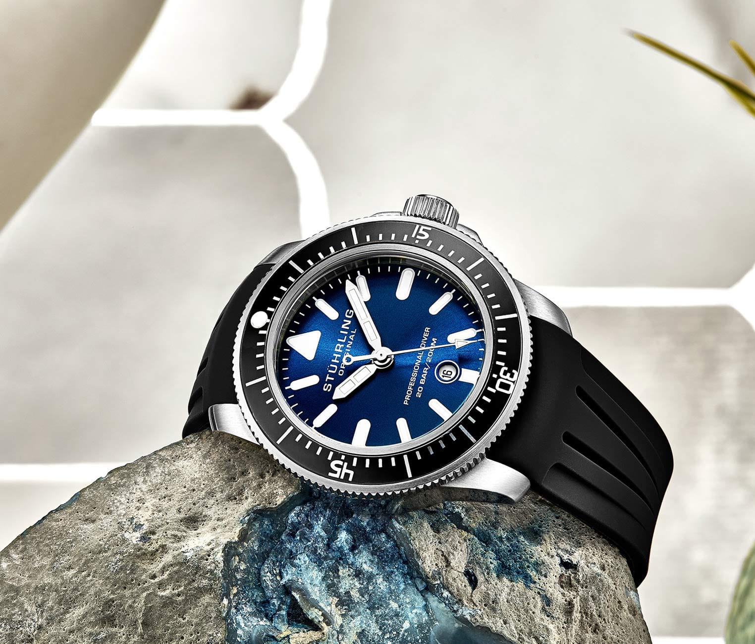 Stührling Maritimer 935 Quartz 43mm Diver - Image 3